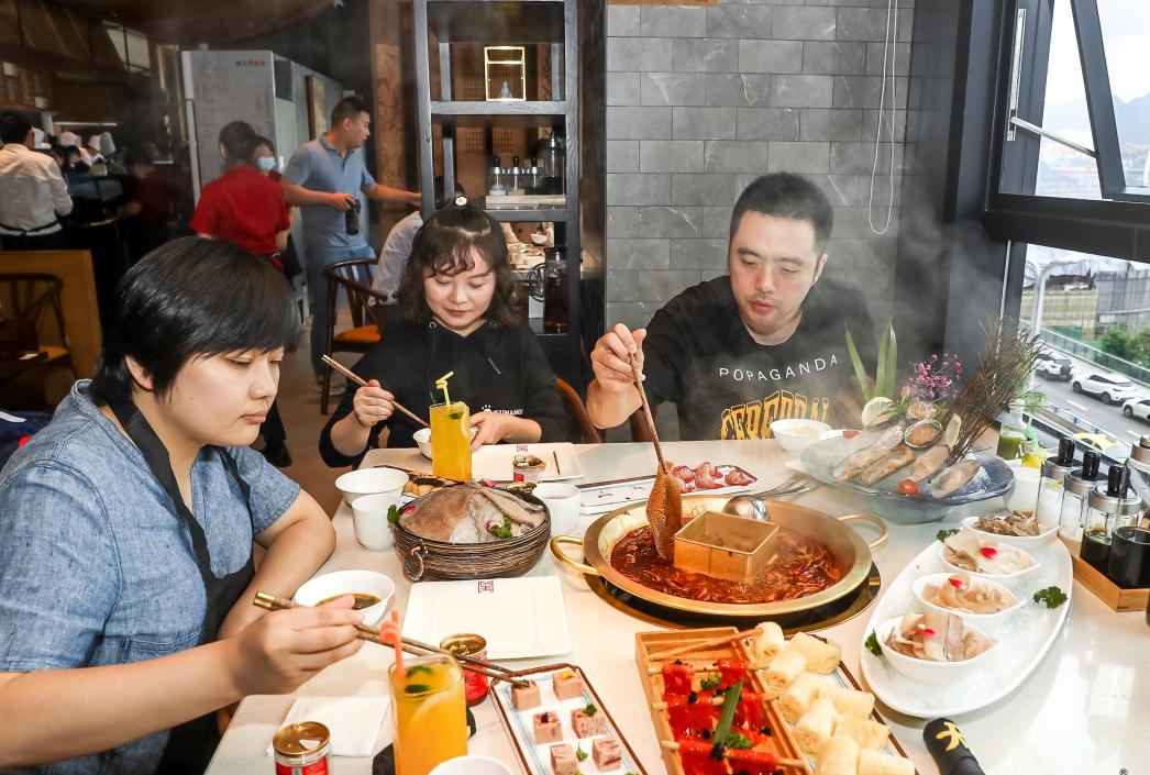 桂林開火鍋加盟店，如何才能擁有穩(wěn)定的客源？
